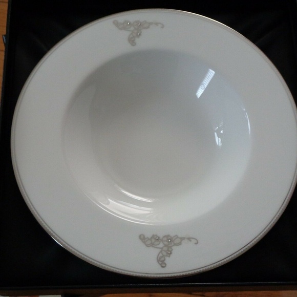 PROUNA BONE CHINA Lily of the Valley PASTA BOWL - Picture 4 of 6